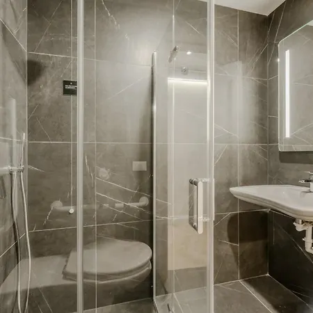 Hotiday Tronchetto 3* البندقية